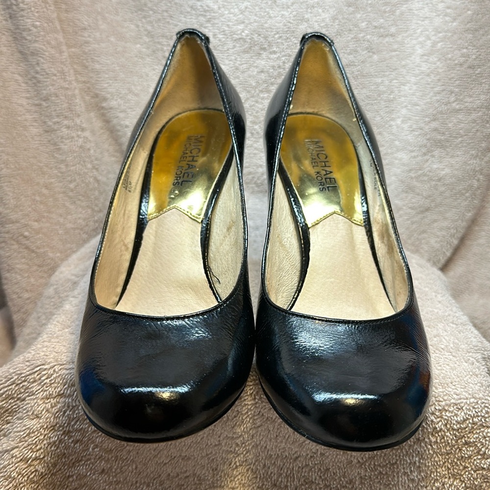 Michael Kors Women’s Black Leather Round Toe Pumps 10M